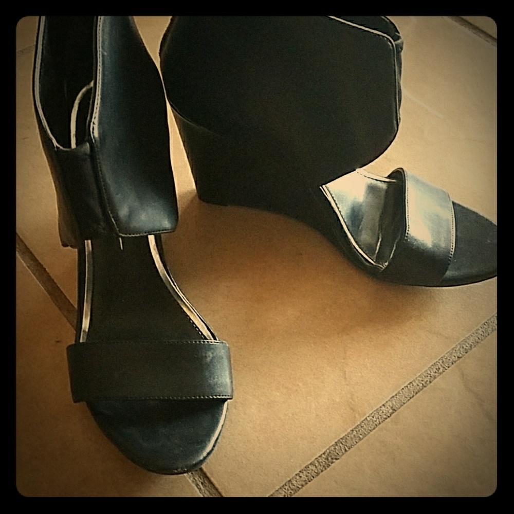 Jessica Simpson black wedge sandal